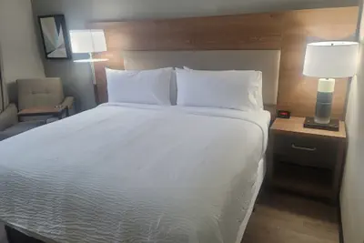 Photo 4 - Candlewood Suites Southfield - Detroit by IHG