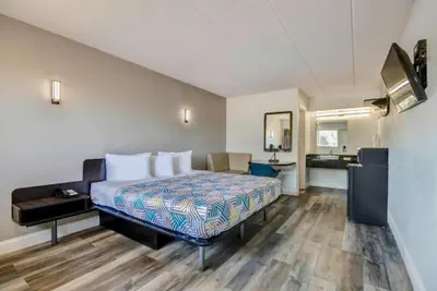 Photo 4 - Studio 6 Suites Springfield, OH