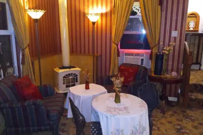 Photo 2 - All Season's Groveland Inn