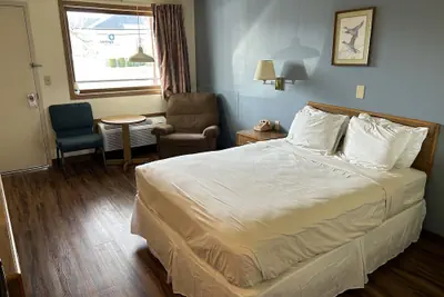 Photo 5 - Valley Inn and Suites