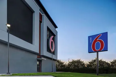 Photo 2 - Motel 6 Dallas, TX - Methodist Charlton Medical Ctr.