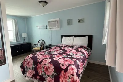 Photo 4 - Pete's Lakefront Motel