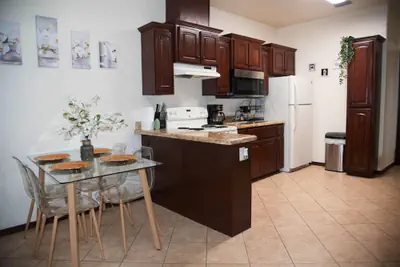 Photo 5 - 3BD 2BT Town Suite Minutes Away Medical Center
