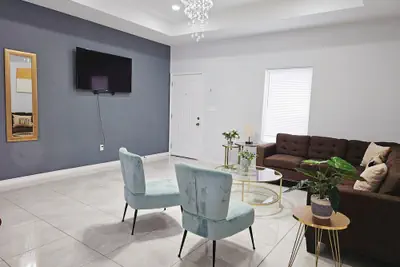 Photo 4 - Beautiful Apartment 9 min to Mercedes Outlets