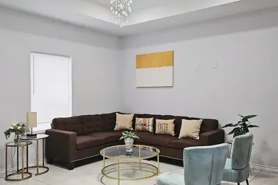 Photo 3 - Beautiful Apartment 9 min to Mercedes Outlets