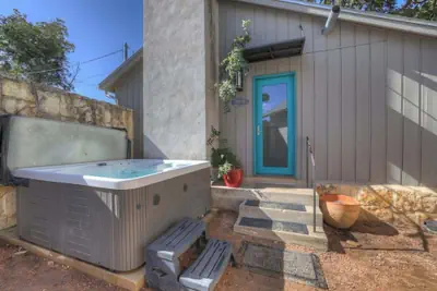 Photo 2 - 406 Lodge-a: Hot-tub & 2 Blks to Main St