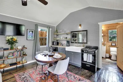 Photo 2 - Luxurious & Intimate Cottage in Fred Wine Country!