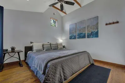 Photo 4 - Schubert Place