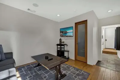 Photo 5 - Guest Quarters - 2 Blocks to Main Street!