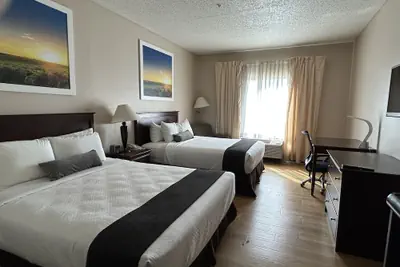 Photo 4 - McPherson Inn