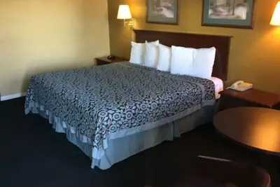 Photo 4 - Travel Inn North Little Rock