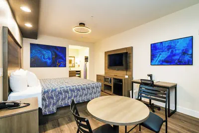 Photo 4 - Palace Inn Blue Edgebrook