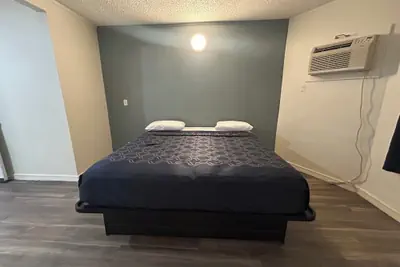 Photo 4 - Budget Inn Hollywood