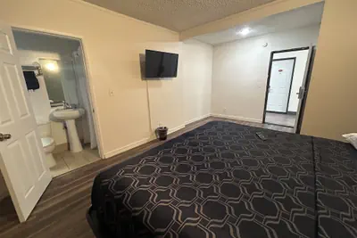 Photo 3 - Budget Inn Hollywood