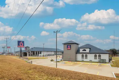 Photo 2 - Studio 6 Suites Brenham, TX