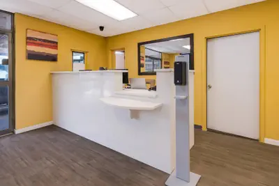 Photo 4 - Econo Lodge Gretna - New Orleans