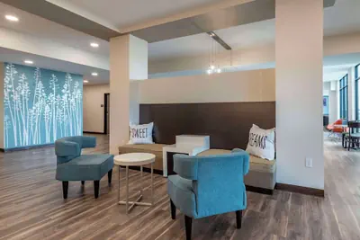 Photo 3 - MainStay Suites Milwaukee/Franklin