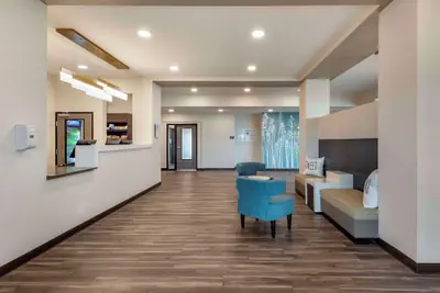 Photo 4 - MainStay Suites Milwaukee/Franklin