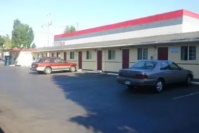 Photo 2 - Aaron Motel