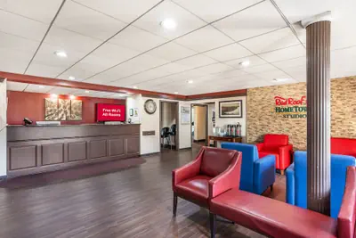 Photo 5 - HomeTowne Studios by Red Roof Lancaster