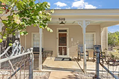 Photo 2 - Calmbach Cottage 2 Bedroom Home by RedAwning
