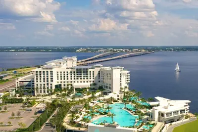 Photo 2 - Sunseeker Resort Florida Gulf Coast, Curio Collection Hilton