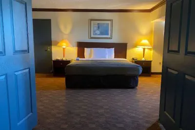 Photo 4 - Dominion Inn & Suites