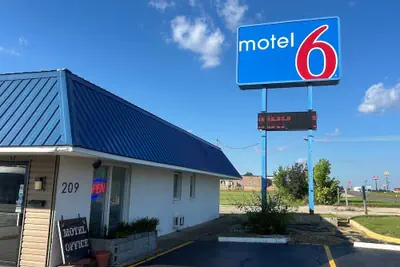 Photo 2 - Motel 6 Sullivan, MO