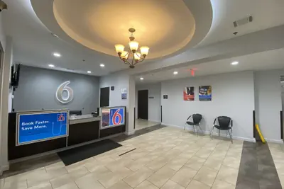 Photo 5 - Studio 6 Suites Texas City, Tx – I-45 South