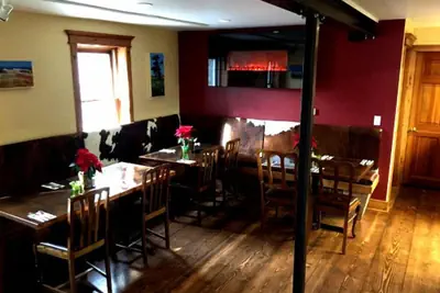 Photo 5 - 1882 Bar and Grill at River Street Inn