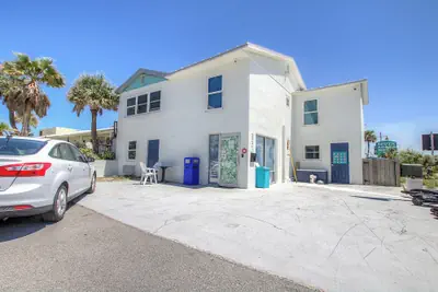 Photo 3 - Daytona Shores Inn & Suites