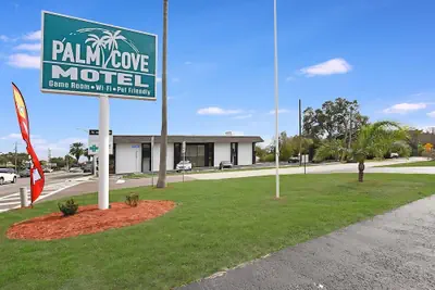 Photo 2 - Palm Cove Motel