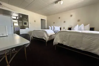Photo 4 - Grand Central Motel