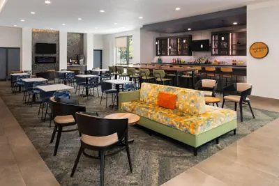 Photo 5 - La Quinta Inn & Suites by Wyndham Chattanooga Downtown/South