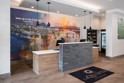 Photo 3 - La Quinta Inn & Suites by Wyndham Chattanooga Downtown/South