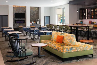 Photo 4 - La Quinta Inn & Suites by Wyndham Chattanooga Downtown/South
