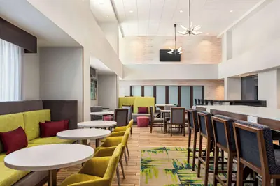 Photo 3 - Hampton Inn & Suites Oroville