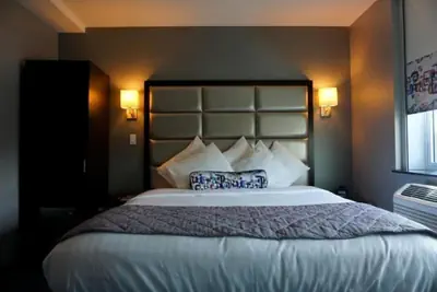 Photo 5 - Umbrella Hotel