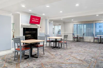 Photo 4 - Red Roof Inn Auburn Hills