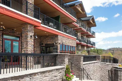 Photo 2 - The Embers Hotel
