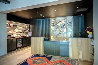 Photo 5 - The Embers Hotel