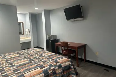 Photo 3 - Sky Inn Hotel