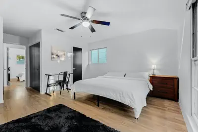 Photo 3 - Quiet 3 Bedroom Home Walkable to Zilker Park