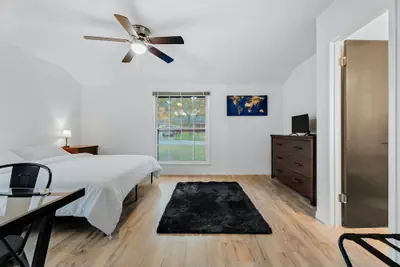Photo 4 - Quiet 3 Bedroom Home Walkable to Zilker Park