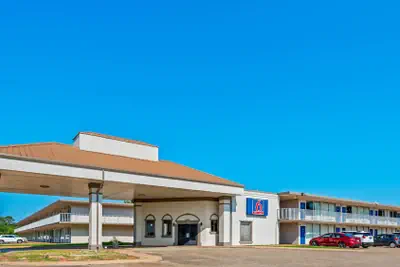 Photo 2 - Studio 6 Hammond, LA – I12 – I55