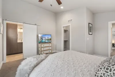 Photo 3 - Elegant Oasis - Fireplaces, King Beds, Mtn Views!