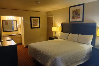 Photo 2 - 76 Family Inn