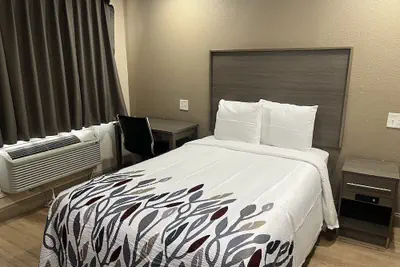 Photo 3 - Red Roof Inn Haltom City