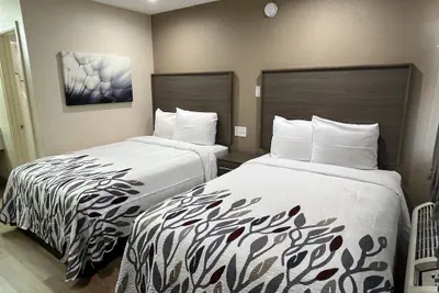 Photo 5 - Red Roof Inn Haltom City