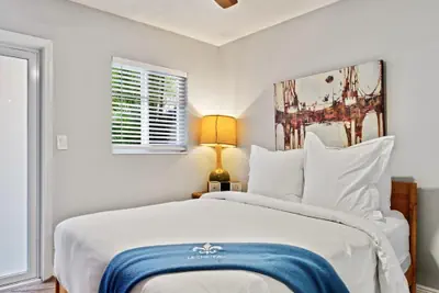 Photo 2 - Wilton Manors 2BR Charm Walk to the Drive